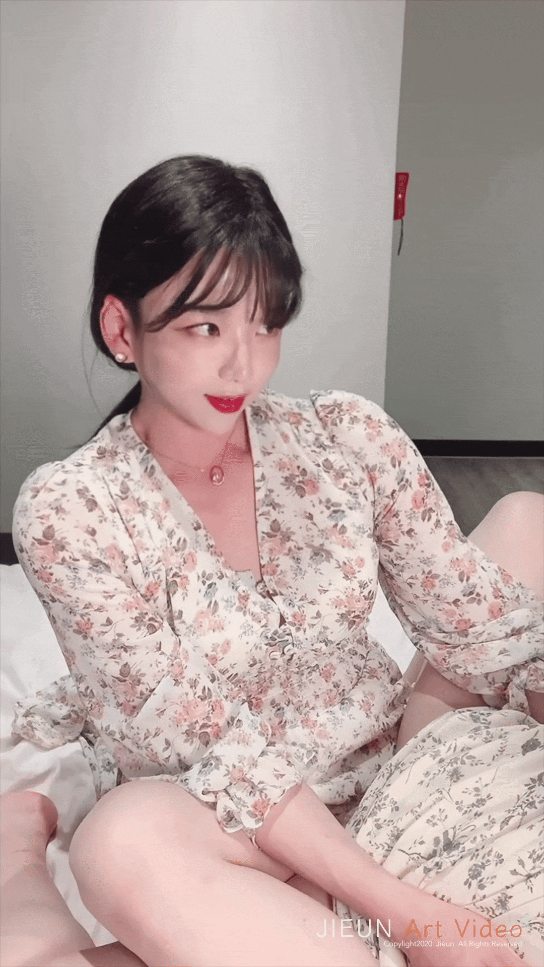 친구여친한테 실수로 질싸후 눈치보는 트젠놈